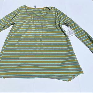 NWT LulaRoe Lynnae Top Large Stripes Free Shipping
